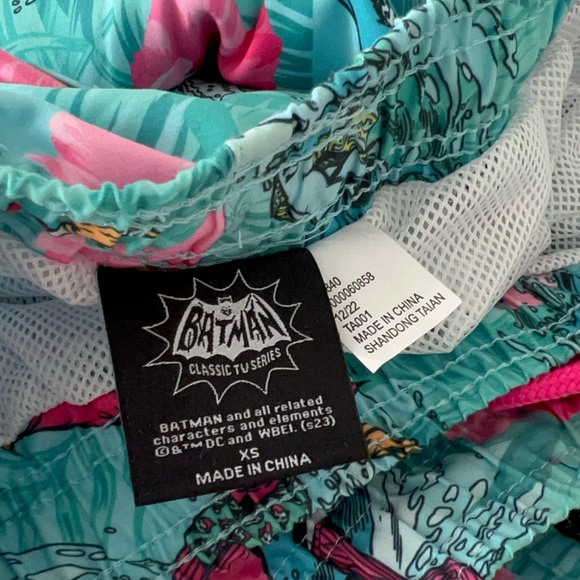 Batman Mens Boys 7” Tropical Swim Trunks. - Picture 5 of 7